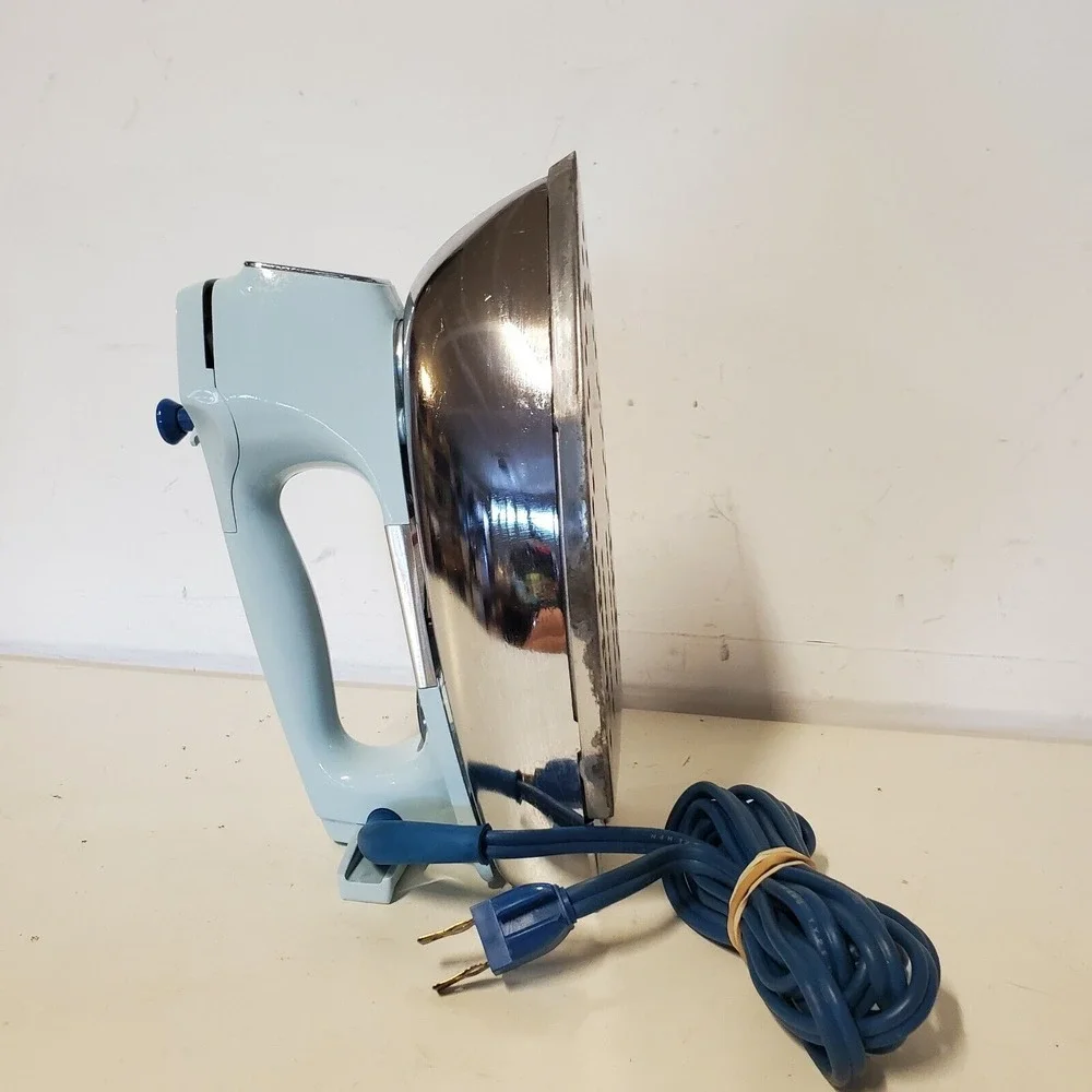 Vintage 1976 Blue Cord Hamilton Beach Scovill‎ No Scorch Clothes Iron Model 888